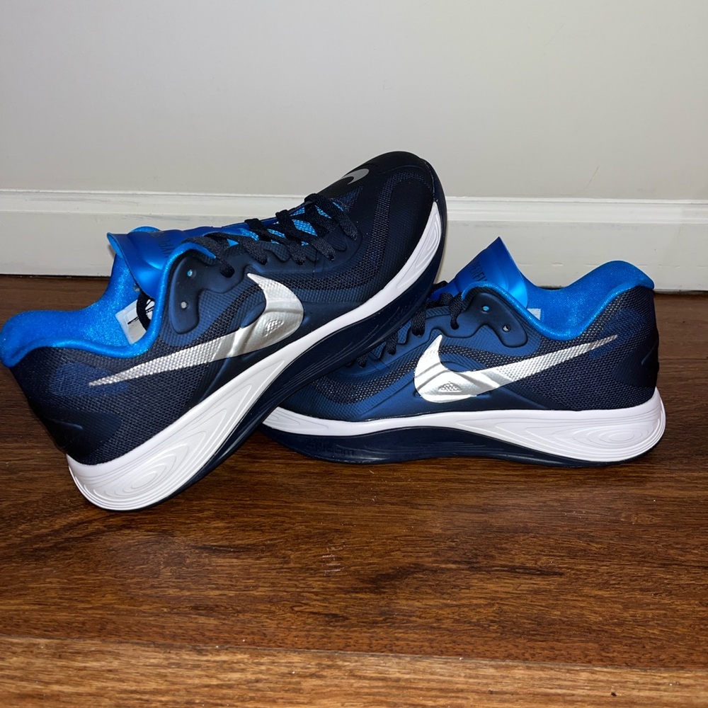 Nike Hyperfuse Low Sneakers